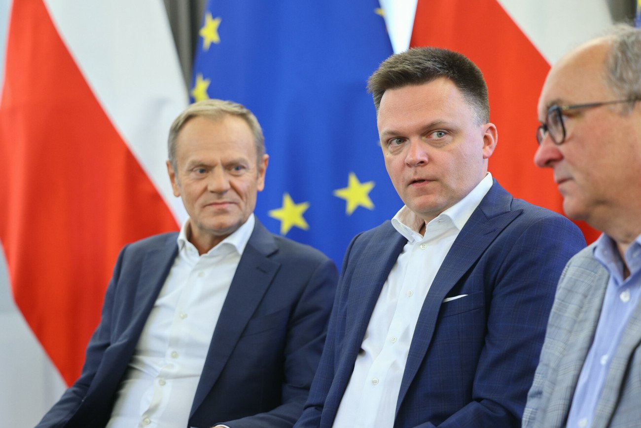 Donald Tusk (L), Szymon Hołownia (Ś), Włodzimierz Czarzasty (P)