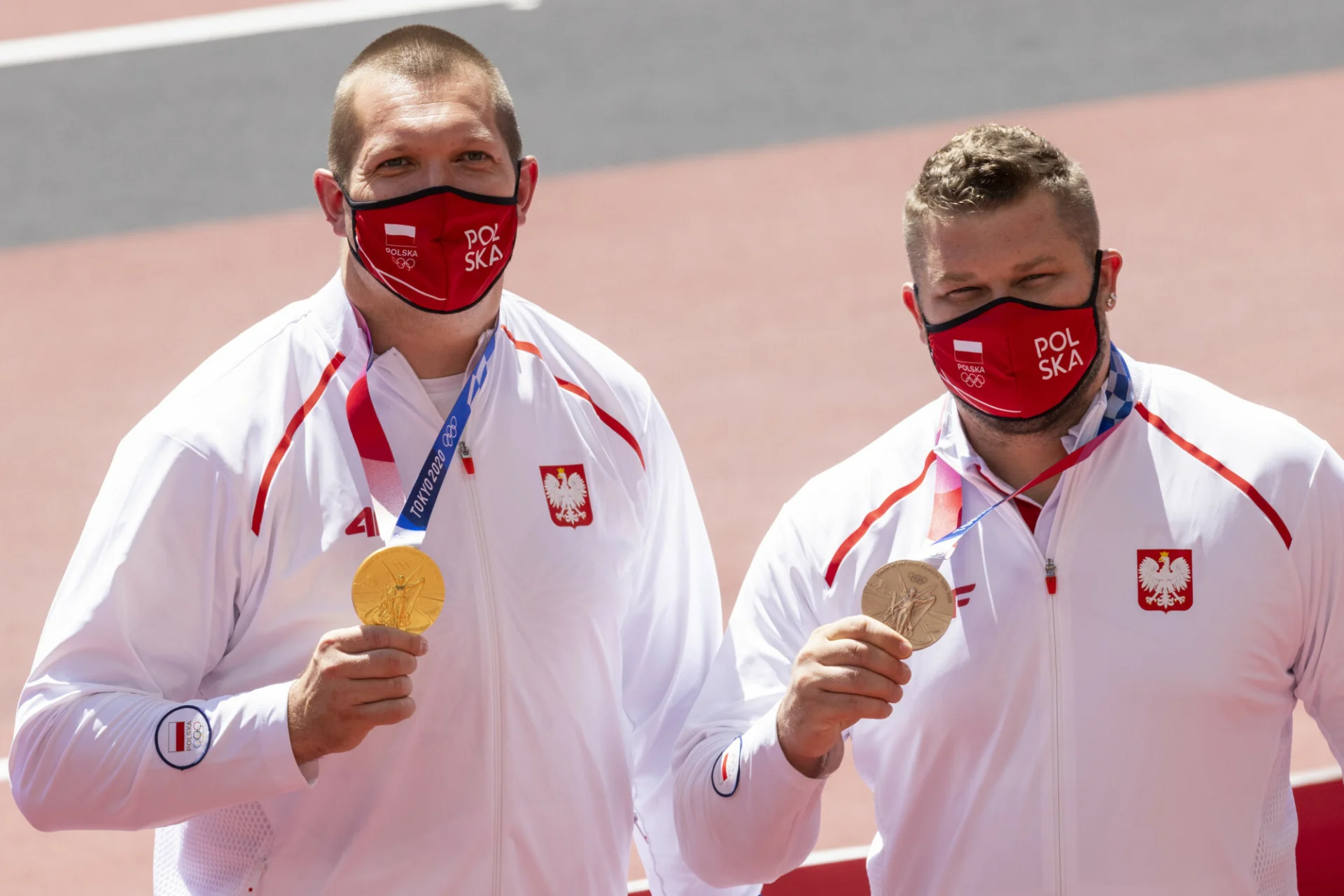 Wojciech Nowicki i Paweł Fajdek z olimpijskimi medalami w Tokio