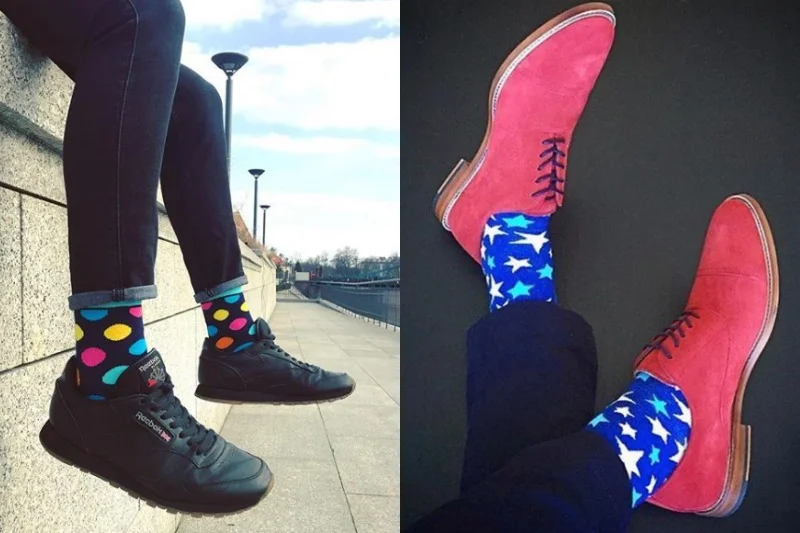 Kolorowe skarpetki to element, który wykorzystuje wielu mężczyzn - zarówno tych, którzy noszą się elegancko, jak i tych, którzy cenią luz i nonszalancję