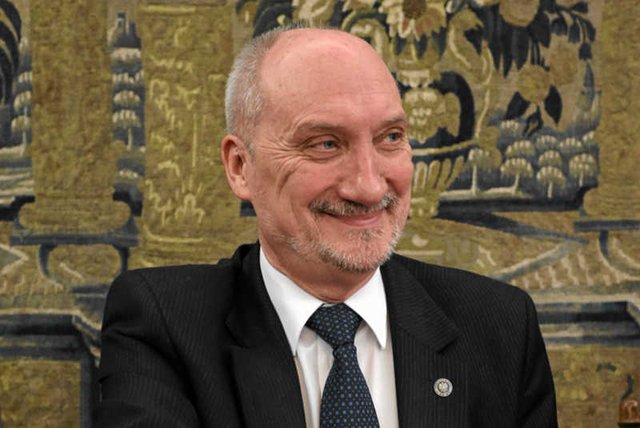 "Financial Times" szeroko opisuje to, co wiceprezes PiS Antoni Macierewicz zrobił z Wojskiem Polskim w roli ministra obrony narodowej.