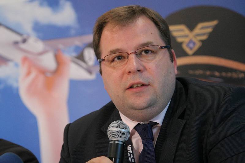 Sebastian Mikosz, nowy prezes LOT