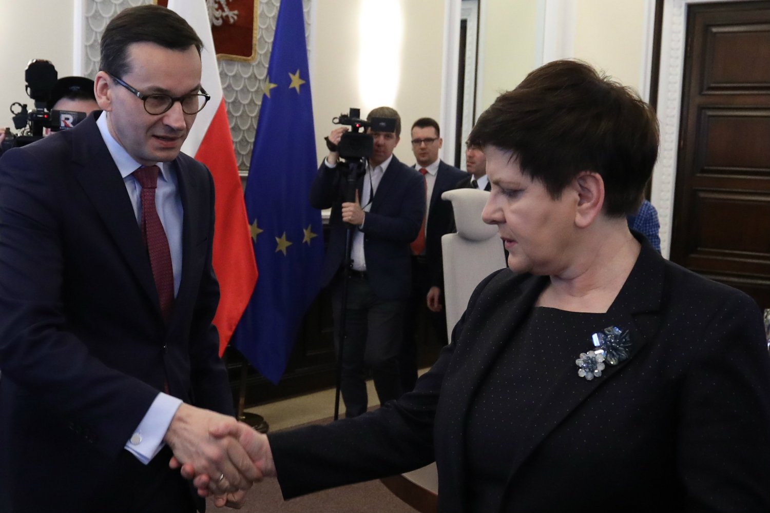 Mateusz Morawiecki wypada gorzej od Beaty Szydło w budowaniu relacji międzynarodowych.