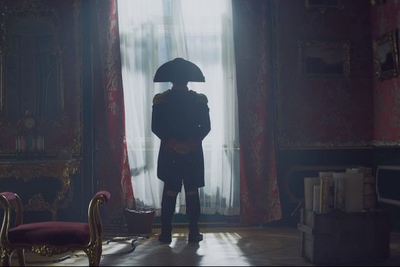 Tajemnicza reklama "nie-wiadomo-kogo" i "nie-wiadomo-czego" wzbudziła dociekliwość internetowych detektywów.