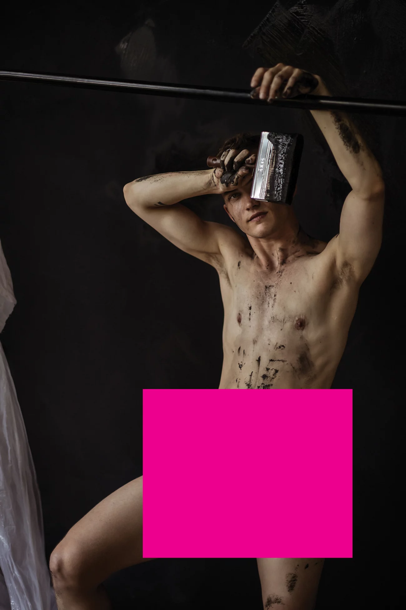 Transpłciowy syn Braciaka w nagiej sesji kalendarza LGBT magazynu 'Replika'