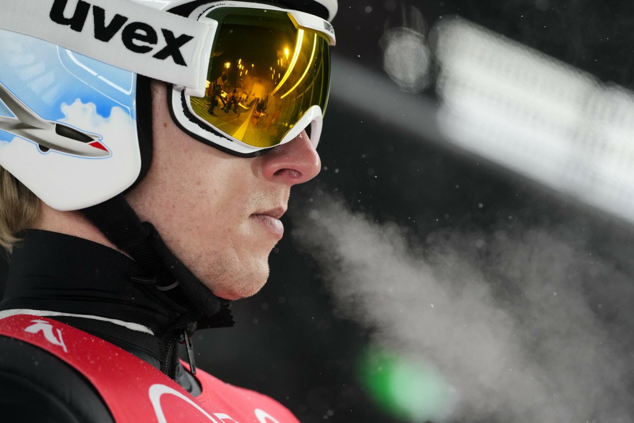 W niedzielę o 12:00 polskiego czasu Biało-Czerwoni ruszą do walki w konkursie drużynowym na dużej skoczni olimpijskiej.