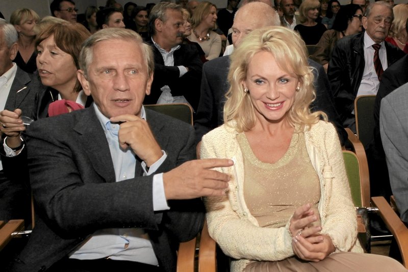 Jan Englert wrócił z gór "poturbowany".