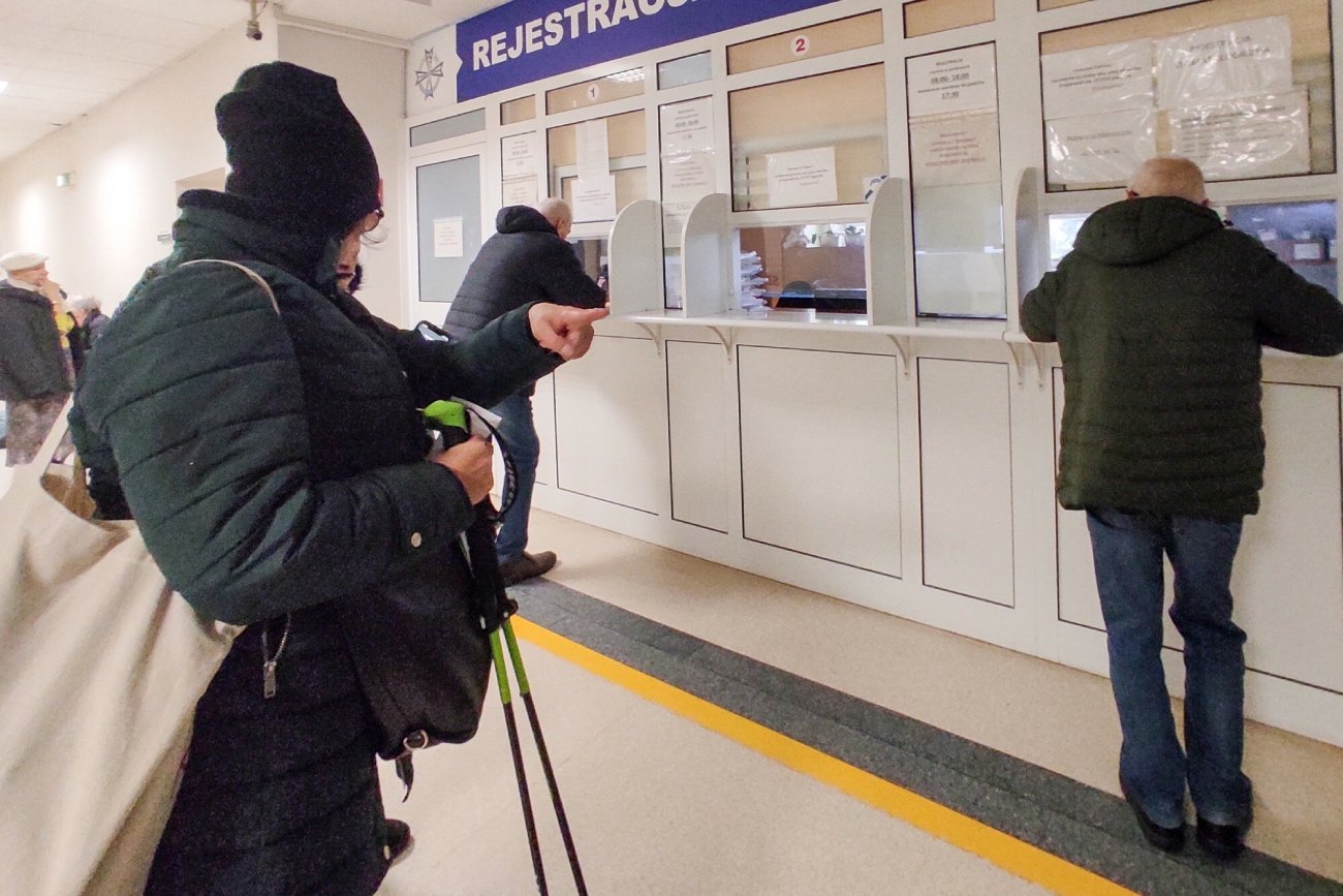 Absurdalny pomysł lekarzy. Chcą wchodzić do gabinetów poza kolejnością. Lekarze chcą wchodzić do gabinetów lekarskich poza kolejką. Apel do Ministra Zdrowia.
