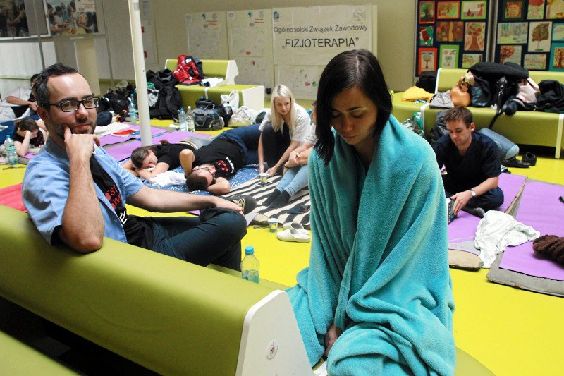 Rząd testuje na młodych lekarzach techniki negocjacyjne. "Już dwa triki zastosowano, ale się nie nabrali" – mówi z uznaniem o postawie rezydentów szef OZZL Krzysztof Bukiel.