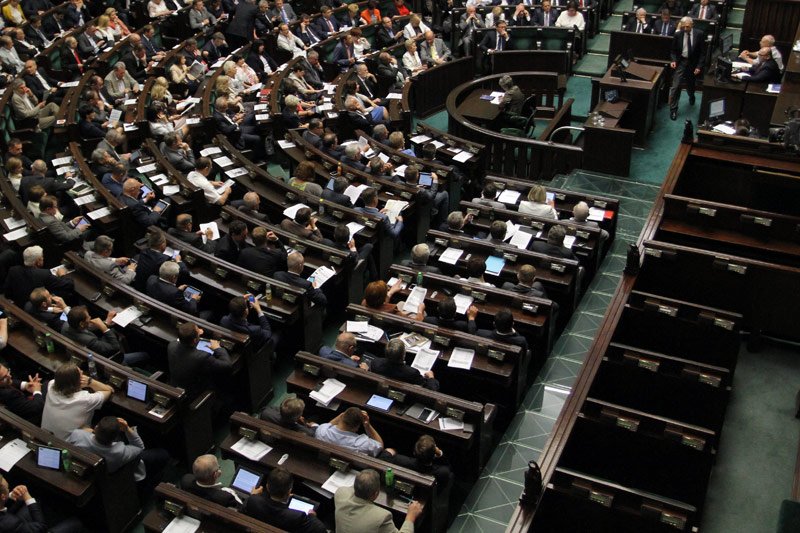 Różnice w wynikach sondaży CBOS i TNS Polska wydają się kuriozalne.