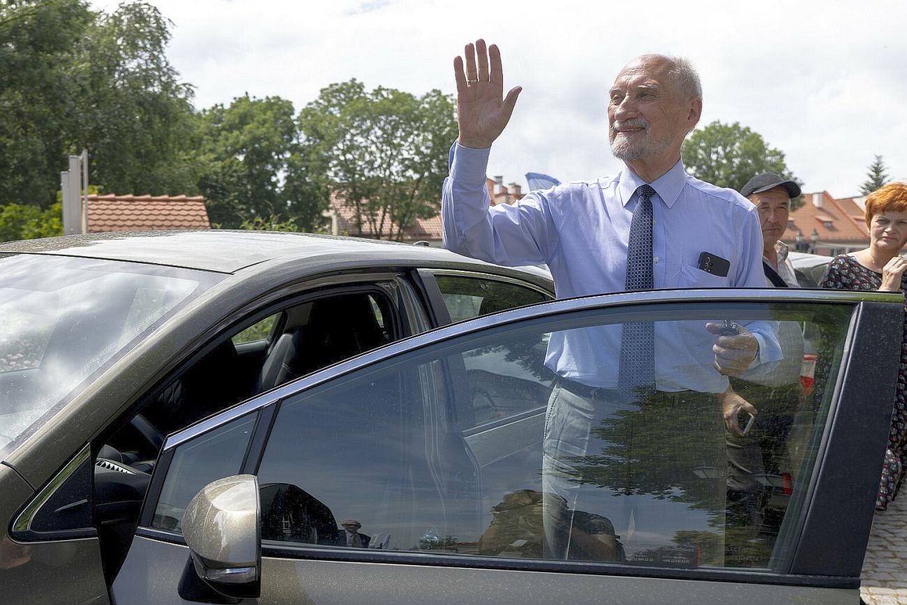 Antoni Macierewicz niedługo straci prawo jazdy. Znacznie przekroczył limit punktów karnych
