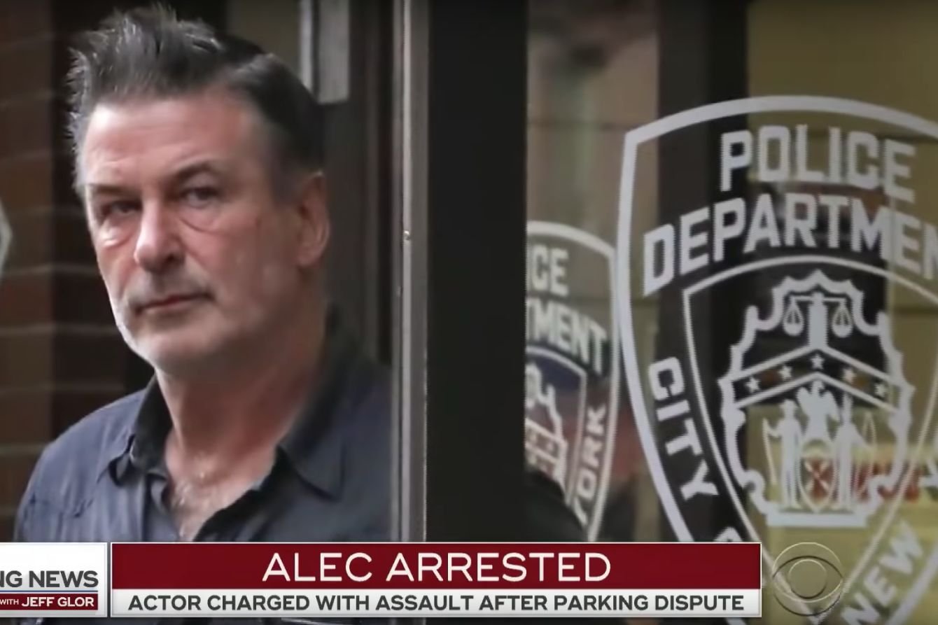 Alec Baldwin został aresztowany za uderzenie mężczyzny