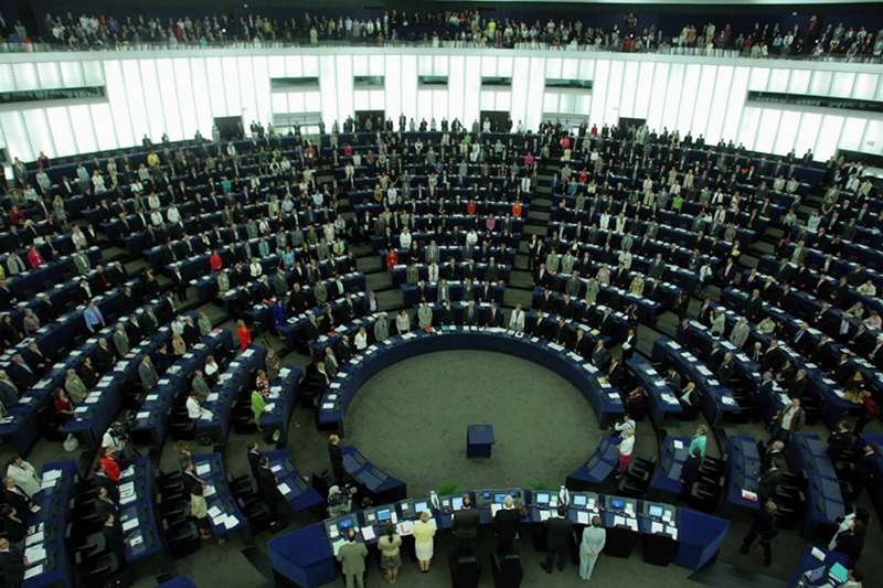 Przewodniczący frakcji w Parlamencie Europejskim zapowiedzieli, że odrzucą budżet Unii na lata 2014-2020