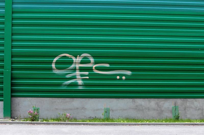 Pomazany parkan przy Moście Północnym w Warszawie