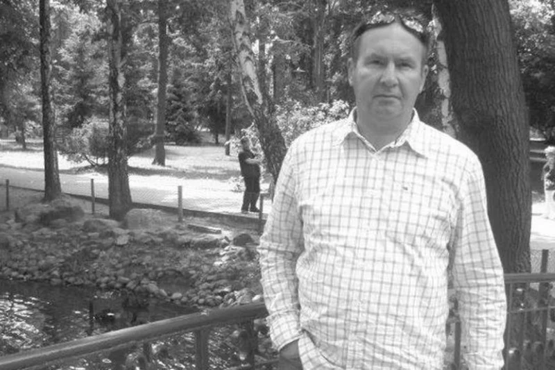 Radny Tomasz Jędrzejczak miał 52 lata.