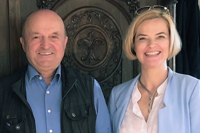 Monika Zamachowska napisała na Instagramie co – poza zachowaniem higieny – należy robić, by ograniczyć epidemię koronawirusa. Jej zdaniem ważna jest dobra energia, dlatego poleca Zbigniewa Nowaka, kojarzonego z terminem "ręce, które leczą".