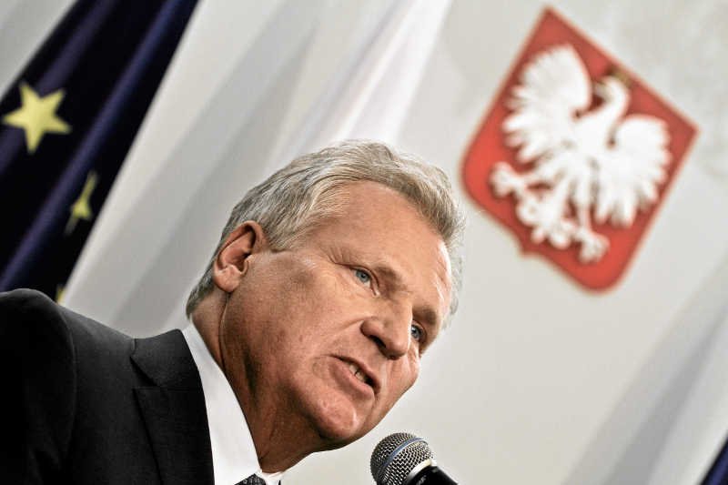 Prezydent Aleksander Kwaśniewski pozytywnie ocenia szanse Radosława Sikorskiego na zostanie szefem unijnej dyplomacji.