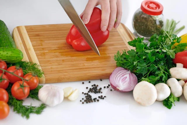 Masz wysoki poziom cholesterolu? Sprawdź, co możesz jeść bez obaw
