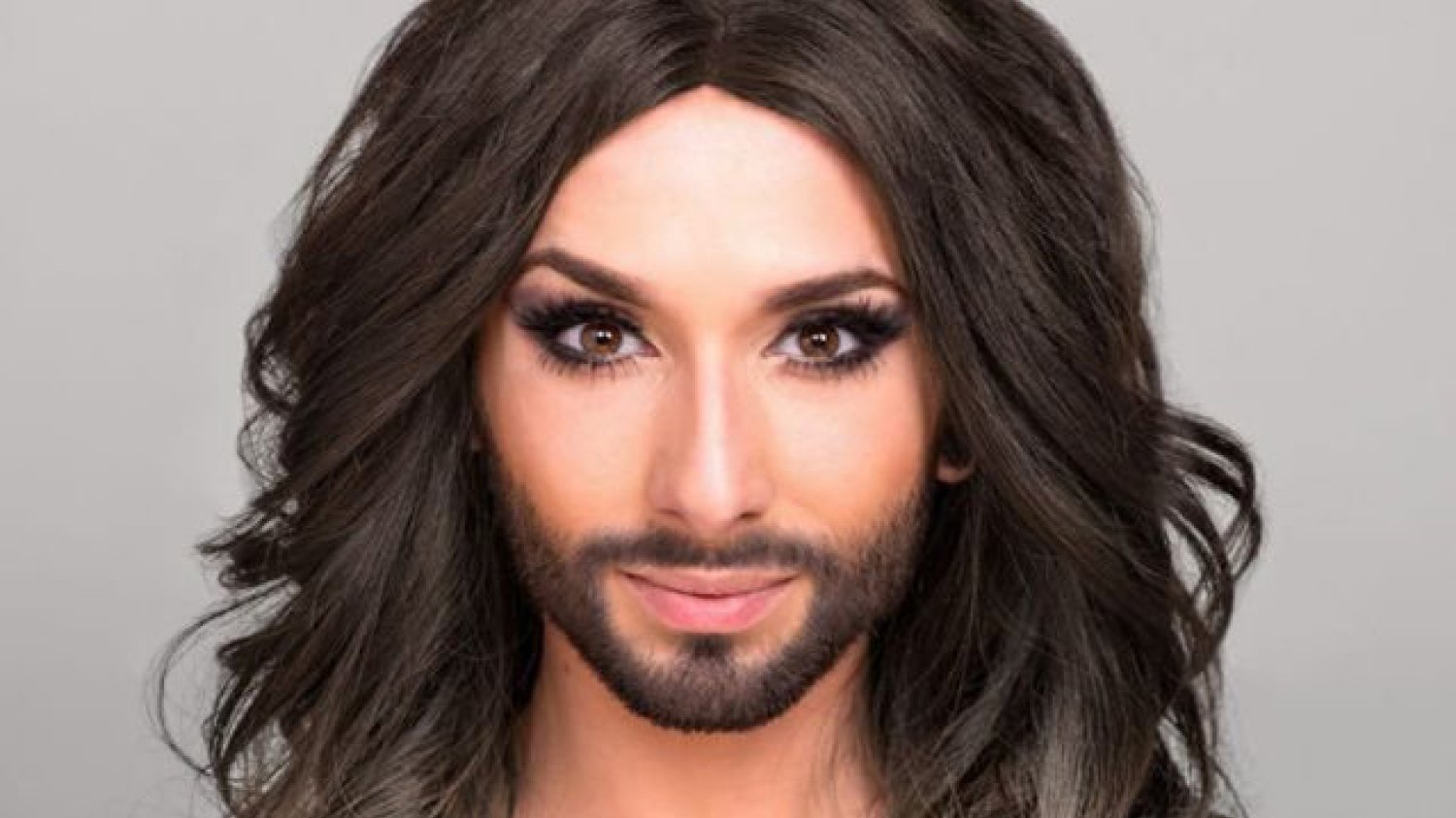 Conchita Wurst naprawdę nazywa się Thomas Neuwirth i jest Austriakiem.