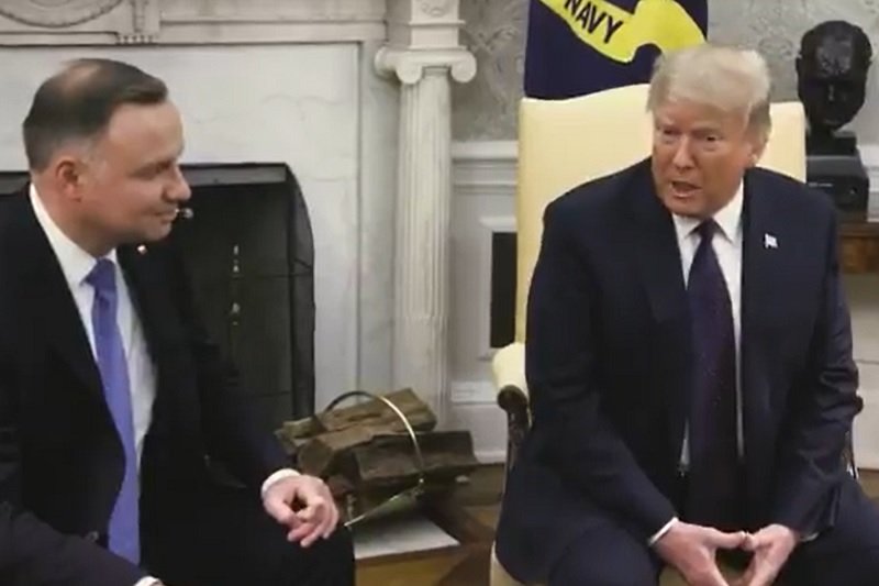 Donald Trump rozmawiał z Andrzejem Dudą, a w tym czasie pojawił się tweet prezydenta USA.