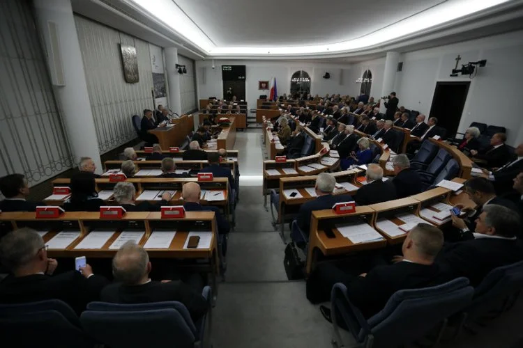 Senacka komisja odrzuciła sejmowy pomysł PiS.