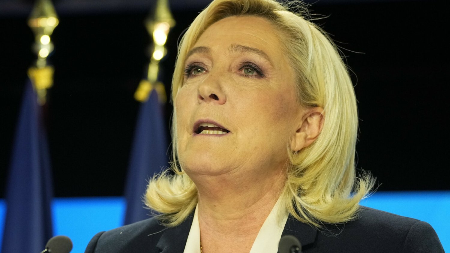 Po ogłoszeniu sondażowych wyników wyborów we Francji Marine Le Pen zapowiedziała, że nie odejdzie z polityki.