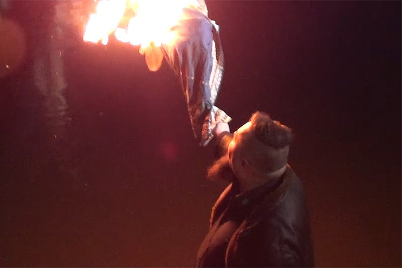 21 marca w Warszawie skrajna prawica urządziła antysemicki "ivent artystyczny" i spaliła nad Wisłą kukłę "B'żyduli".