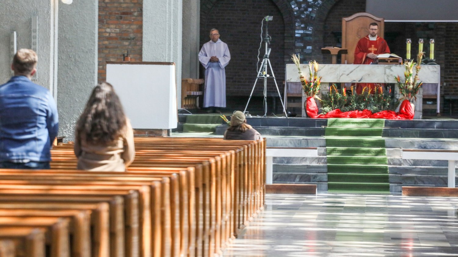 GUS pokazał dane o religii Polaków. Drastycznie spadła liczba katolików (zdjęcie ilustracyjne).