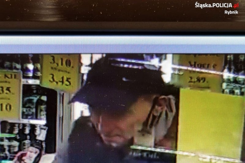 Policja poszukuje mężczyzny, który chciał zgwałcić kobietę w Czerwionce-Leszczynach.