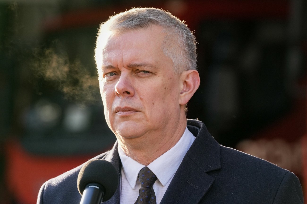 Siemoniak odpowiedział Hołowni. "Służby nie mają z tym nic wspólnego". Sprawa dotyczy Collegium Humanum. Tomasz Siemoniak odpowiedział Hołowni. Służby nie brały udziału w doniesieniach uzyskania przez niego dyplomu z Collegium Humanum.