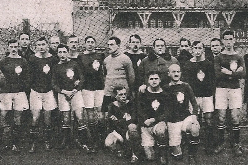 Reprezentacja Polski przed swoim pierwszym w historii meczem (18.12.1921)