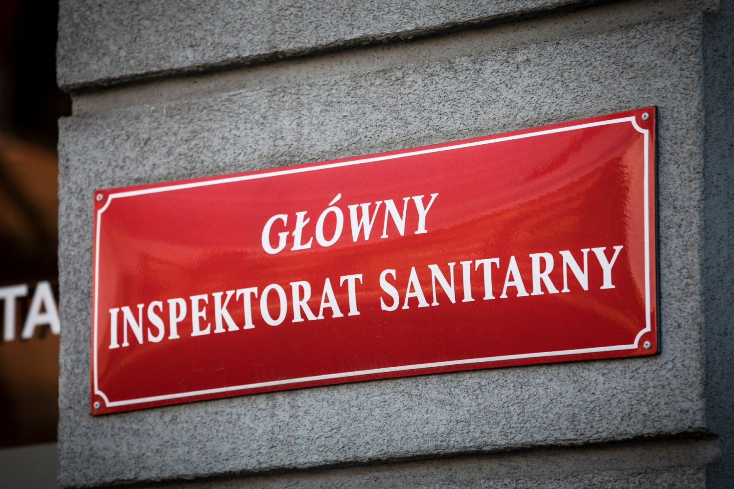 GIS wdał się dyskusję na Twitterze z satyrycznym profilem, który udaje zakład pogrzebowy.