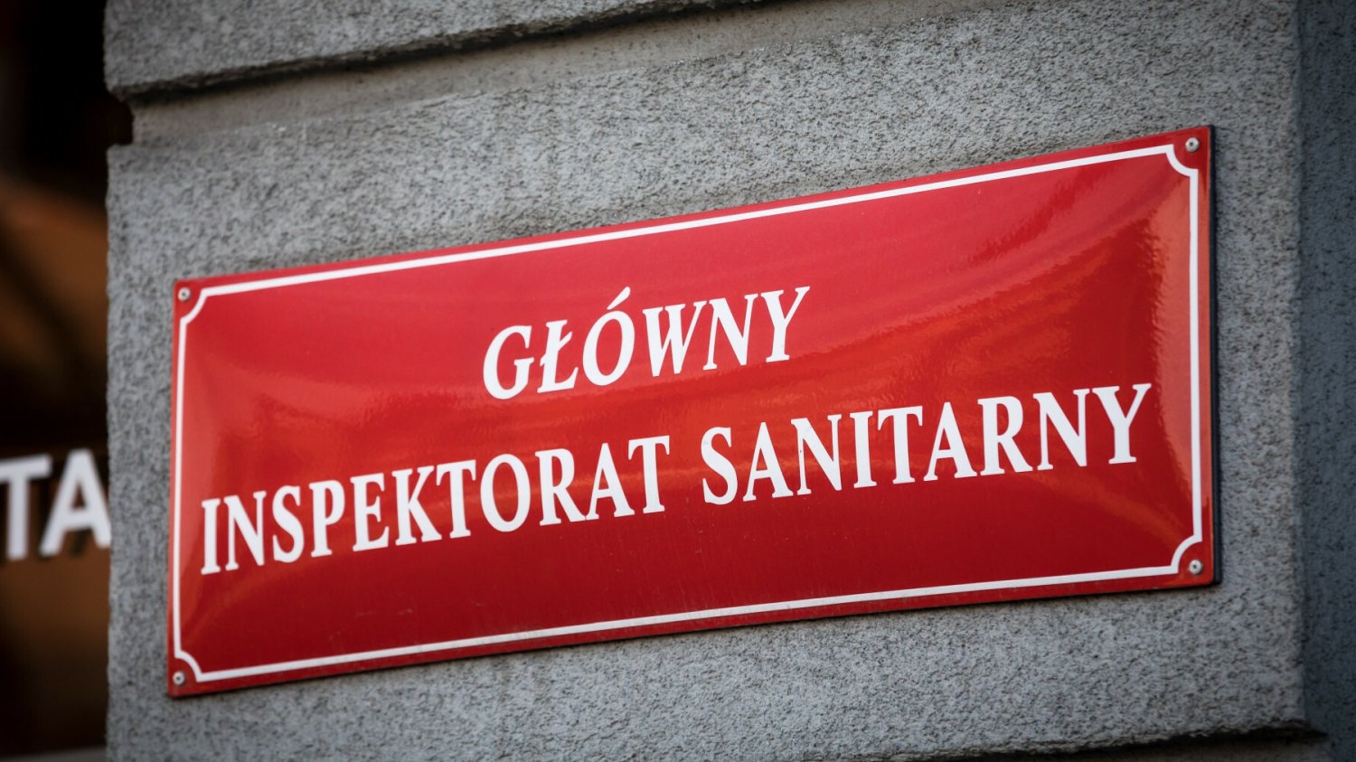 GIS wdał się dyskusję na Twitterze z satyrycznym profilem, który udaje zakład pogrzebowy.