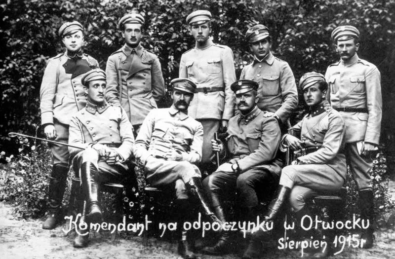 Józef Piłsudski wraz z legionistami w Otwocku, VIII 1915.