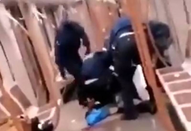 Policja aresztowała już napastnika. Atak nożownika w metrze w Brukseli.