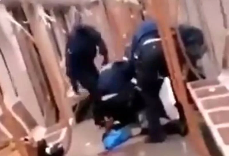Policja aresztowała już napastnika. Atak nożownika w metrze w Brukseli.