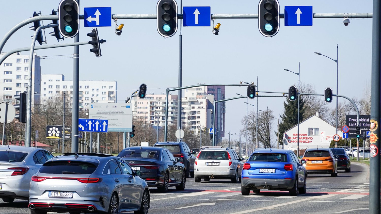 Lista miejsc z system RedLight. Wykrywa przejazd na czerwonym świetle Red Light - gdzie są i będą kamery? Lista skrzyżowań