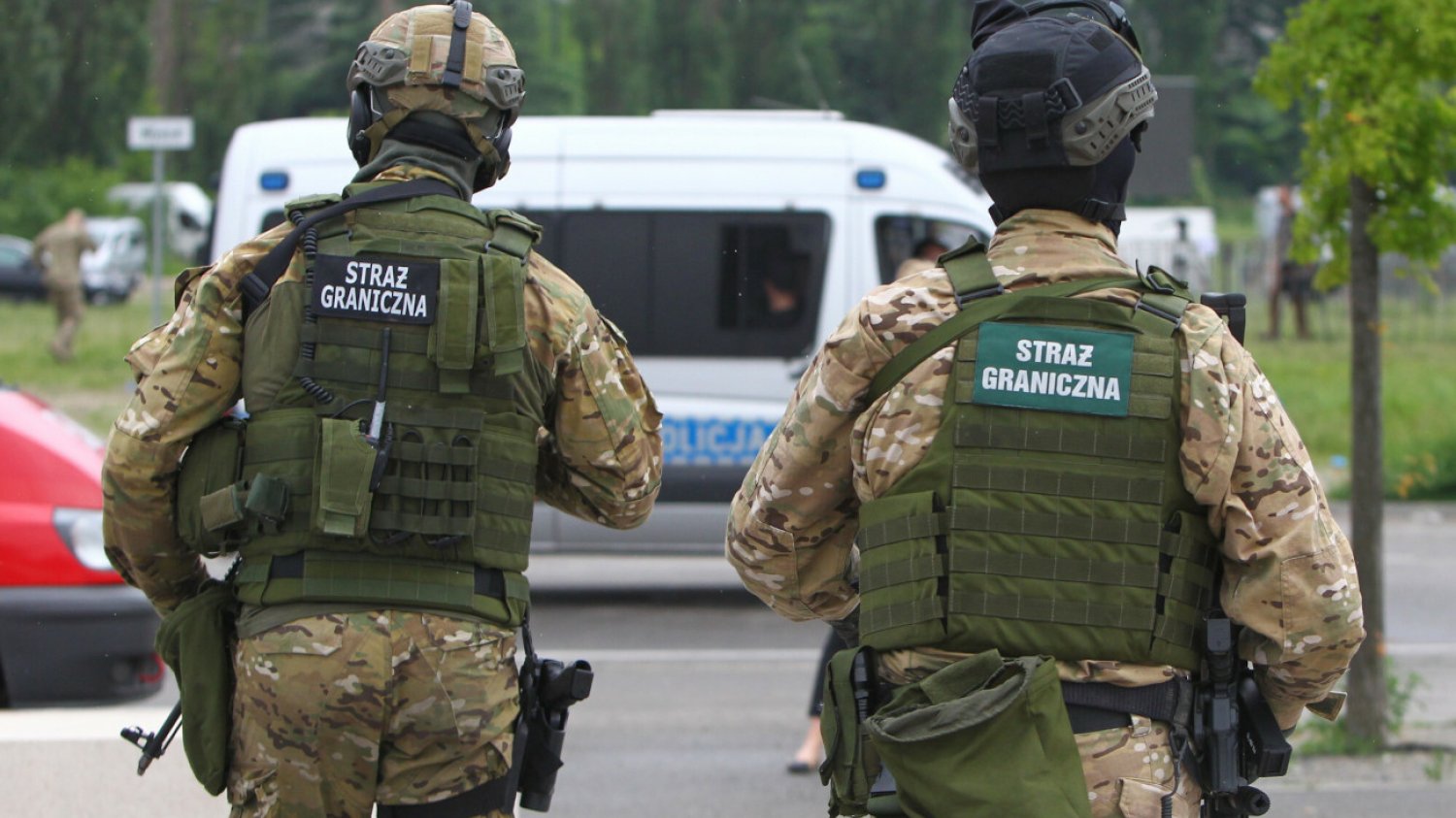 Policja zatrzymała grupę aktywistów. Pomagali w przewozie migrantów z Iraku.