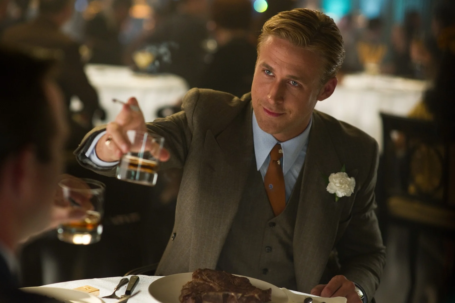 Ryan Gosling został świetnie obsadzony w roli sierżanta Jerry'ego Wootersa - łotrzyka o złotym sercu