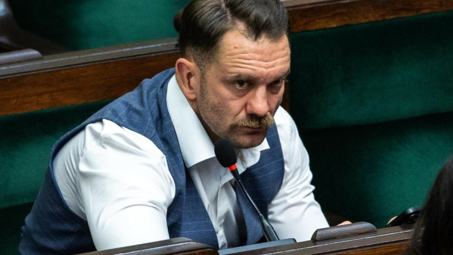 Giertych pokazał pismo, jakie skierował do Mejzy. "Przegrał pan i trzeba zapłacić". Łukasz Mejza.