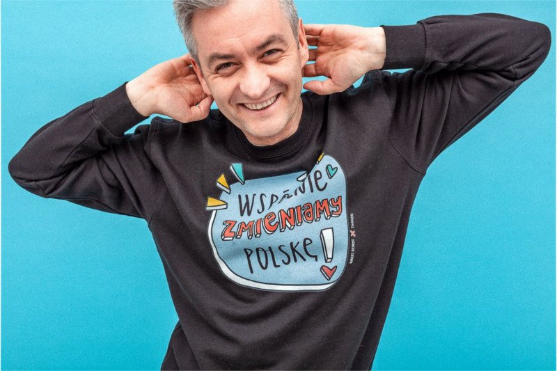 Sklep z gadżetami Roberta Biedronia spotkał się z krytyką. Ale tak samo promuje się Trump czy Macron.