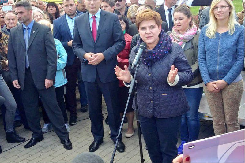Beata Szydło jest bladym cieniem Jarosława Kaczyńskiego.