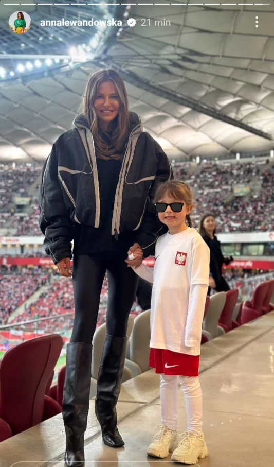 Klara Lewandowska wyprowadziła tatę na boisko [FOTO]