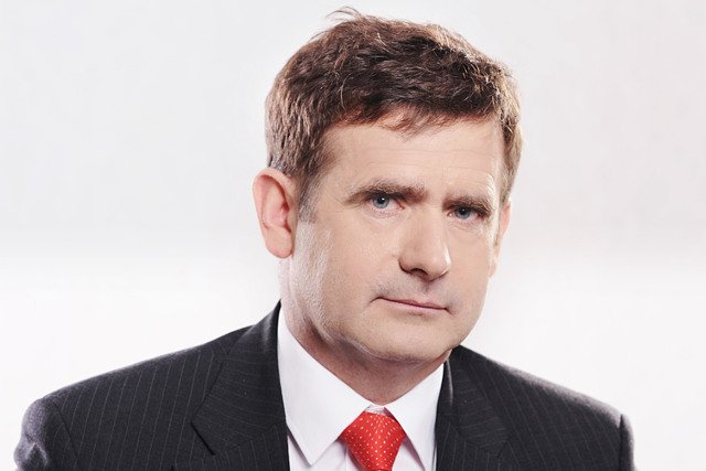 Dziennikarze portalu Gazeta.pl twierdzą, że Aleksander Kwaśniewski z podkarpackiej listy Europy Plus miał niegdyś na imię Dariusz i został skazany za przekroczenie uprawnień i działanie na szkodę skarbu państwa i gminy