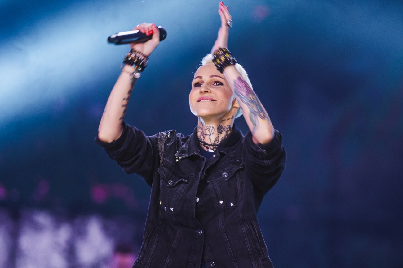 Agnieszka Chylińska odniosła się do plotek na temat jej wyjazdu z mężem.