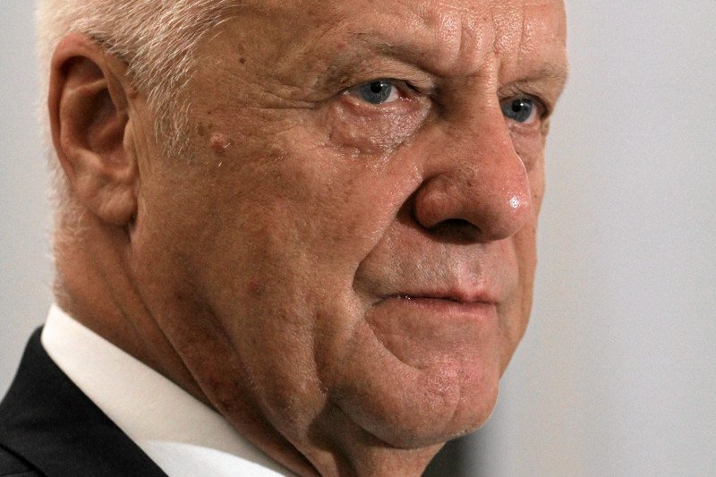 Komorowski chciał zamordować milicjanta? Niesiołowski: Ale nie zamordował. Opluwanie go wyjątkowo nikczemne