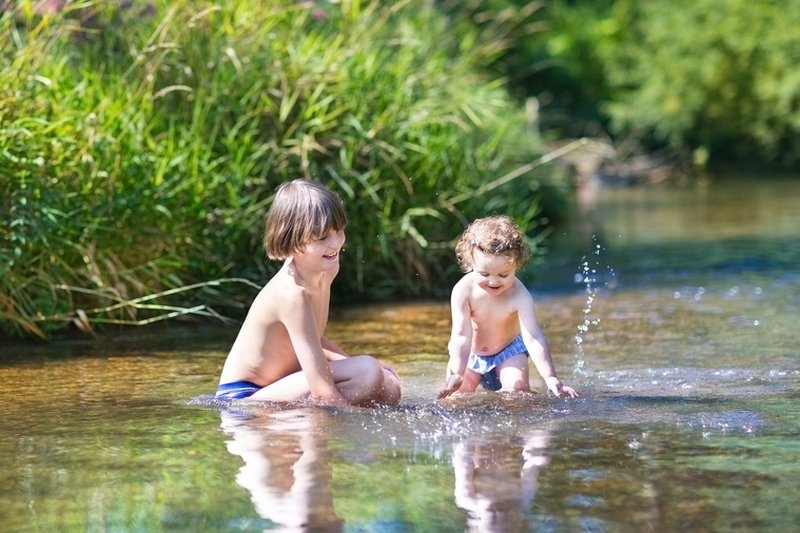 Połowa zdjęć na stronach pedofilskich dostarczyli rodzice. Jak? Publikując je na Facebooku