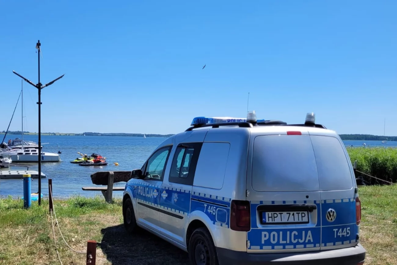 Akcja służb na jeziorze Niegocin.
