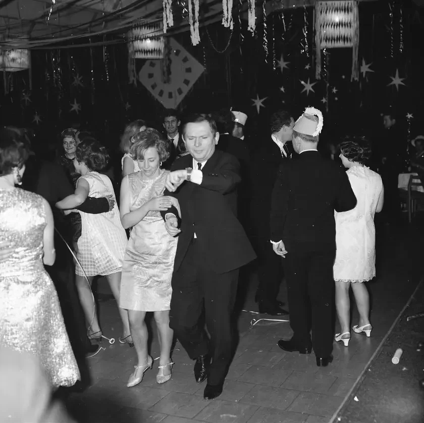 Odliczanie do północy na balu sylwestrowym w PKiN (1966) Odliczanie do północy na balu sylwestrowym w PKiN (1966)