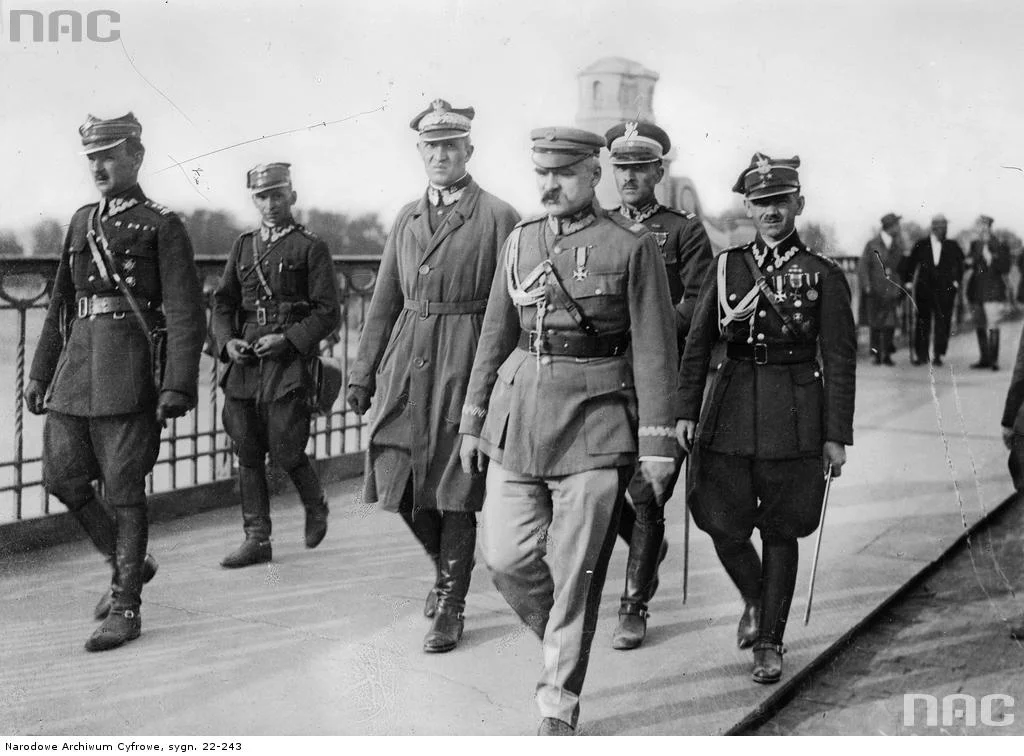 Marszałek Józef Piłsudski w dniu przewrotu majowego na moście Poniatowskiego w Warszawie.