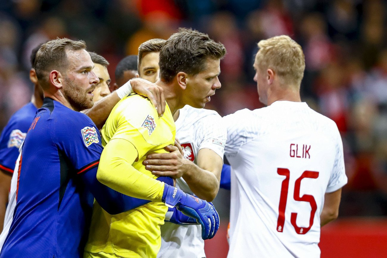 Wojciech Szczęsny w końcówce dał upust emocjom, skacząc do gardła jednemu z reprezentantów Holandii.